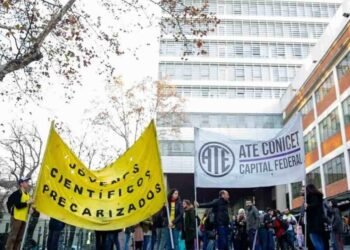 Investigadores del CONICET protestan por la continuidad laboral de 400 becarios