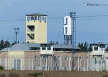 Juicio por el asesinato de un interno en la cárcel de Piñero: seis acusados en el banquillo