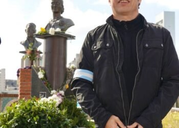 Kicillof homenajea a Evita y critica al Gobierno por su impacto en los trabajadores