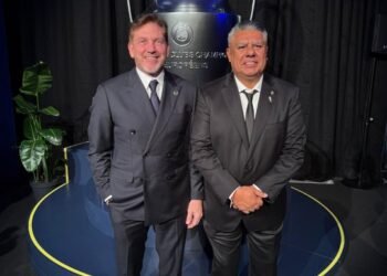 La Conmebol busca claridad antes de decidir entre FIFA y UEFA