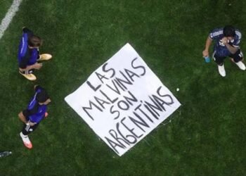 La FIFA podría sancionar a la Selección argentina por la bandera de Malvinas