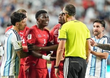 La FIFA respalda la expulsión de Embolo en el duelo ante Argentina