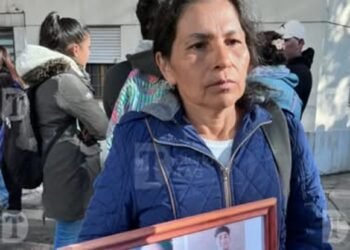 La familia de Axel González pide justicia en la fiscalía