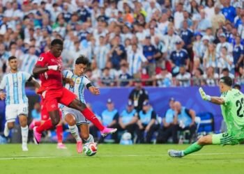 La insólita expulsión de Breel Embolo en el duelo ante Argentina