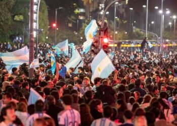 La oposición exige claridad sobre un posible asueto tras la final del Mundial