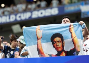 Los hinchas argentinos llenan de pasión el Mercedes Benz Stadium en la previa del duelo con Inglaterra
