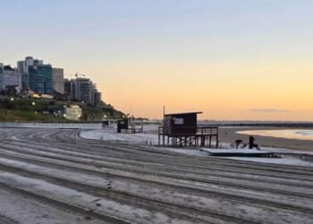 Mar del Plata se tiñe de blanco: una nevada histórica vuelve a sorprender a la ciudad