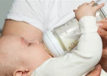 Más de mil familias argentinas luchan por acceso a tratamientos nutricionales para sus bebés