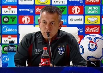 Melgarejo, el DT de Cienciano, sorprende con su humor tras la derrota ante Lanús