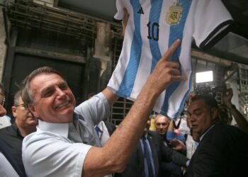 Milei no podrá reunirse con Bolsonaro en Brasil