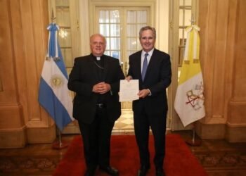 Milei recibe cartas credenciales del nuncio mientras se prepara la visita del Papa León XV