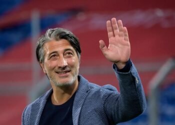 Murat Yakin, el hijo de inmigrantes que lleva a Suiza a cuartos de final tras 72 años