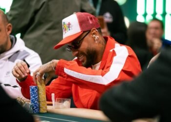 Neymar responde a las críticas por su entrenamiento y asistencia a un torneo de póker