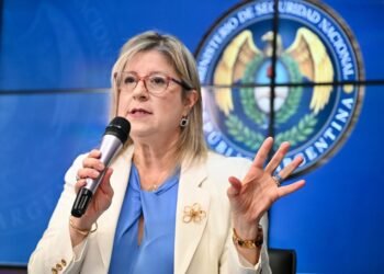 Prohibición de banderas sobre Malvinas en partido Argentina-Inglaterra genera controversia