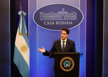 Ravier aclara polémicas: niega ser despectivo con Argentina y defiende a Messi