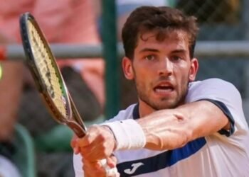 Román Burruchaga logra un hito al vencer a Wawrinka en Estoril
