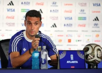 Scaloni: «Buscaremos dominar el juego ante Inglaterra»