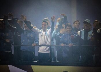 Scaloni: El cariño de los hinchas en Pujato es una caricia al alma