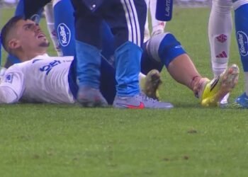Se vive el drama del fútbol brasileño: Gabriel Pec sufre una grave lesión en su debut con Cruzeiro