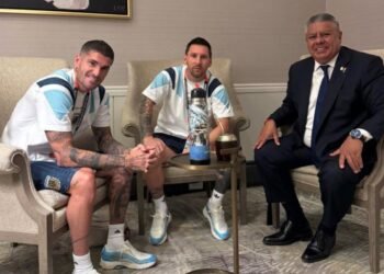 Tapia comparte mate con Messi y De Paul antes del crucial partido contra Egipto