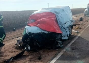 Trágico choque en Córdoba: dos muertos tras colisión entre camión y utilitario