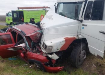 Trágico choque en La Plata: una mujer pierde la vida en colisión frontal