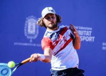 Trungelliti avanza con contundencia en Kitzbühel tras vencer a Cerúndolo