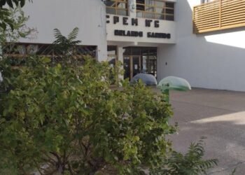 Un alumno lleva un arma al colegio y hiere a su compañero en Neuquén