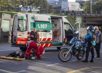Un hombre de 40 años es trasladado al Hospital Fernández durante el partido Argentina-Inglaterra