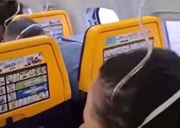 Un vuelo de Ryanair se convierte en pesadilla tras la rotura de una ventanilla