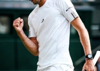 Zverev avanza a la tercera ronda de Wimbledon tras vencer a Royer