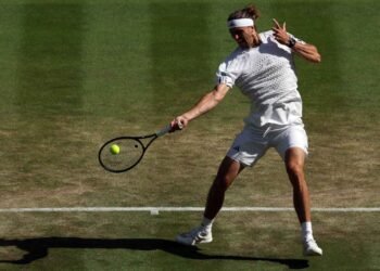 Zverev avanza a octavos de Wimbledon tras vencer a Giron
