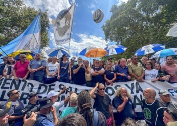 Agosto comienza con protestas masivas de docentes y organizaciones sociales contra el gobierno de Milei