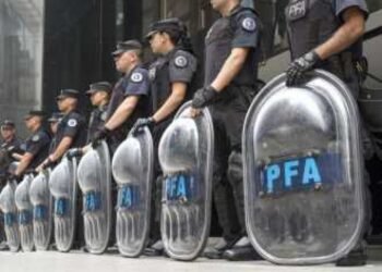 Aumento del 10% para la Policía Federal: el 65% seguirá en la pobreza