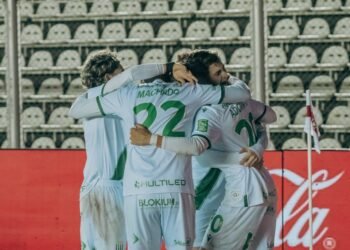 Banfield avanza a cuartos de final tras vencer a Midland en penales