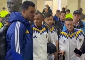 Boca se olvida de cuatro jugadores y debe regresar al Ducó