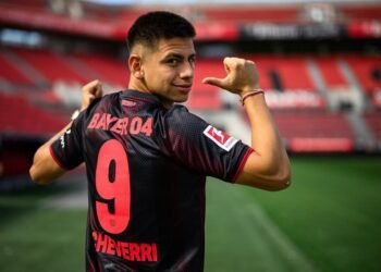 Claudio Echeverri se une al Benfica a préstamo desde el Manchester City