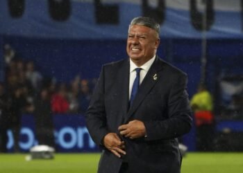 Claudio Tapia defiende a los futbolistas argentinos ante la FIFA