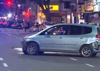 Conductor ebrio atropella a motociclista y provoca colisión en Villa Crespo