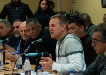 Crisis de Deuda: La CGT y Organizaciones Sociales Marchan hacia el Ministerio de Economía