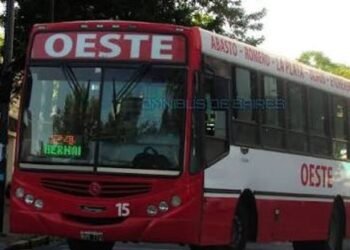 Cuatro heridos tras maniobra brusca de un colectivo en La Plata