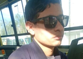 Delincuente roba colectivo y sorprende con insólita defensa