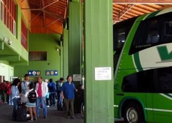 Desafectan a un chofer en Bariloche por alcoholemia positiva antes de un viaje