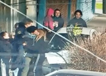 Detenido un dealer en Ensenada: su novia le dio un beso antes del arresto