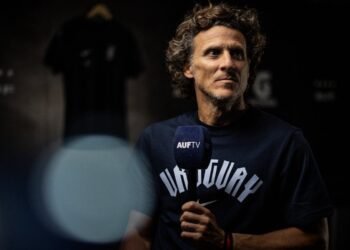 Diego Forlán asume como entrenador de la selección uruguaya