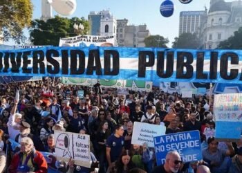 Docentes universitarios inician paro de 48 horas por financiamiento y salarios