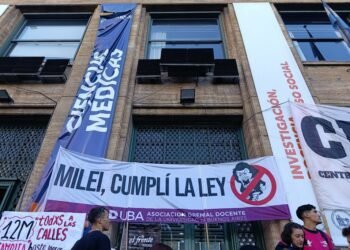 Docentes universitarios inician un paro de 48 horas por financiamiento