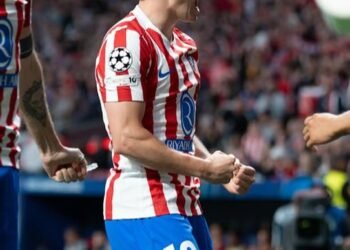El Barcelona se retira de la carrera por Julián Álvarez