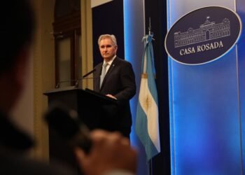 El Gobierno argentino descarta impacto en relaciones con Brasil tras la salida del embajador
