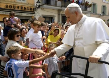 El Gobierno podría declarar asueto por la visita del Papa León XIV